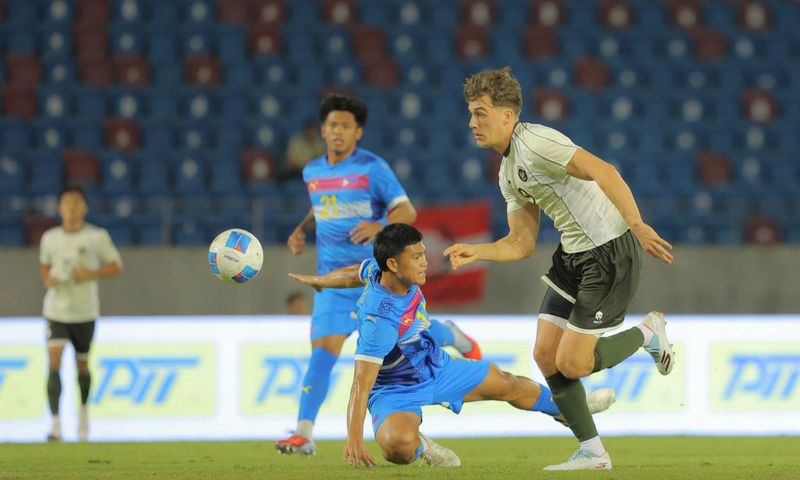 Trận thua 0-1 của Indonesia trước U22 Philippines khiến cho cuộc đua vào bán kết môn bóng đá nam SEA Games 33 trở nên hấp dẫn và vô cùng khó đoán. 386373414-screenshot-2025-12-08-at-19-52-5508-8819-1765198459.png