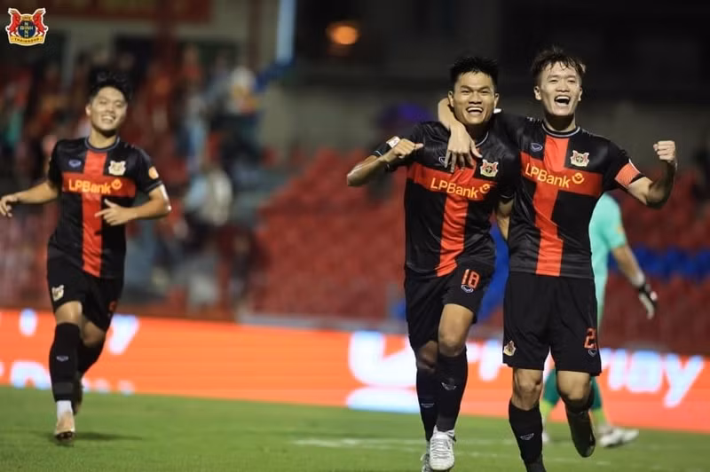 Với dàn cầu thủ chất lượng và lịch thi đấu cụ thể, Ninh Bình FC được kỳ vọng sẽ tiếp tục có thêm những chiến thắng ấn tượng và nối dài mạch bất bại. pham-gia-hung-01-1603.jpg