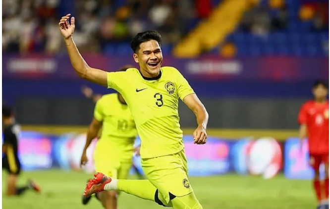 Trước đó, trung vệ trụ cột Ubaidullah Shamsul Fazili đã chính thức trở lại hội quân cùng U22 Malaysia tại Bangkok sau khi hoàn tất nghĩa vụ thi đấu cho CLB Terengganu FC. 9999.png