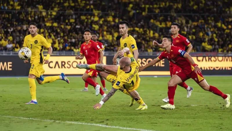 Bất chấp điều đó, HLV người Australia cho rằng việc đội tuyển quốc gia Malaysia kết thúc trọn vẹn 1 năm dương lịch mà không thua trận nào là thành tích hiếm hoi và đầy tự hào. 999999999998888888888888888.png