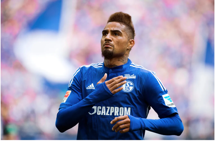 Boateng cho rằng: “Bạn sẽ không bao giờ trở thành Messi. Anh ấy có món quà từ Chúa trong chân trái. Chúng ta không thể giống anh ấy được”. 9999999999999999.png