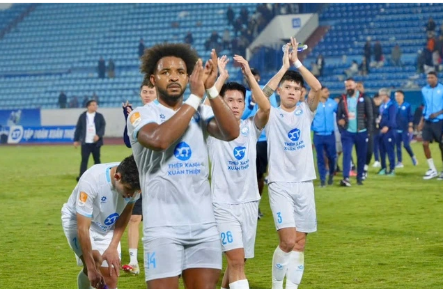 Xuân Son đã trở lại trong màu áo cả đội tuyển Việt Nam lẫn CLB Nam Định và có màn trình diễn khá ấn tượng. 00998877767.png