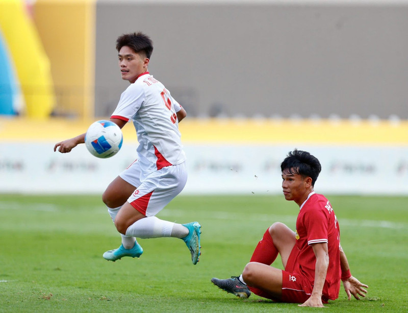 Tờ CNN Indonesia có bài viết với tiêu đề: "Đội tuyển U22 Indonesia thua, U22 Việt Nam và Malaysia có thể chơi trò "bàn tay nặn bột". z7288538401386-d948326d5502fe0286ce9932d6ba0f16-1536x1176.jpg