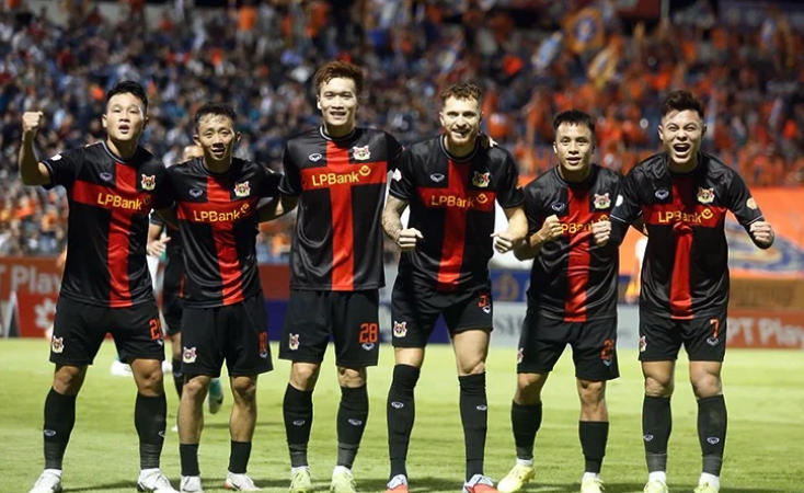 Trận thua này khiến Ninh Bình chấm dứt chuỗi 11 trận bất bại tại V-League, chuỗi 36 trận không thua trên mọi đấu trường và đánh mất ngôi đầu bảng vào tay chính đối thủ. 00000099999999999988888888888888888.png