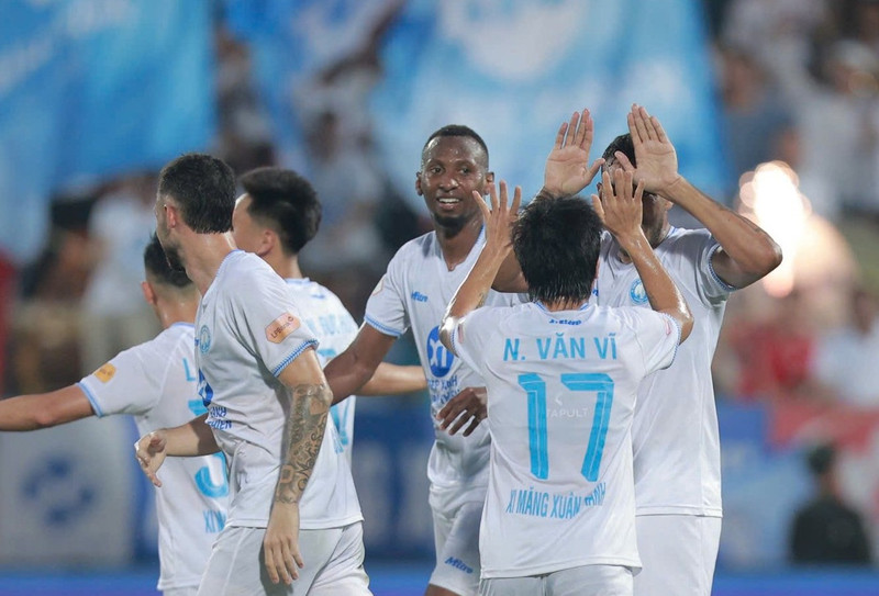 Không có sự phục vụ của Xuân Son là điều đáng tiếc cho đại diện của V-League trong trận đấu rất quan trọng này. thep-xanh-nam-dinh-01-2151.jpg