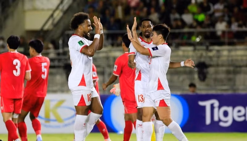 Tại chiến dịch Vòng loại Asian Cup 2027, Xuân Son tiếp tục thể hiện duyên ghi bàn khi ghi bàn trên chấm phạt 11m vào lưới Lào. vietnam-celebration-1.jpg