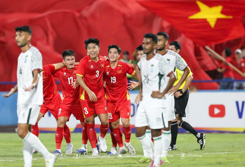 Dự kiến sau khi kết thúc vòng bảng, 4 đội bóng lọt vào bán kết SEA Games sẽ di chuyển về TP.Bangkok để đá vòng bán kết và chung kết trên sân Rajamangala Stadium như kế hoạch ban đầu. anh-1.jpg