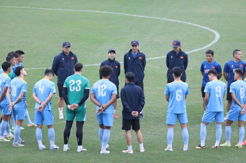 Như vậy, đội sẽ có thêm từ 3-4 buổi tập tại thành phố Viêng Chăn. z7212996586522-a07eed9500f4c521bc12e4baa0e46b40-2048x1365-691334ba4a2d0.jpg