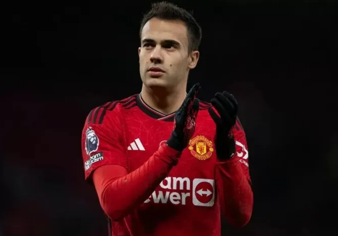 Sergio Reguilon bắt đầu sự nghiệp với Real Madrid, trước khi giành chức vô địch Europa League trong thời gian được cho mượn tại CLB Sevilla. 9999999999999-5808.png