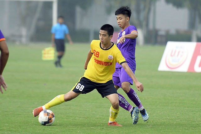 Trước khi khoác áo CLB Xuân Thiện Phú Thọ, Gia Huy từng có thời gian thi đấu cho Phú Thọ FC, Hoà Bình và Hoàng Anh Gia Lai, tích lũy nhiều kinh nghiệm quý báu trên hành trình phát triển sự nghiệp. gia-huy-1.jpg