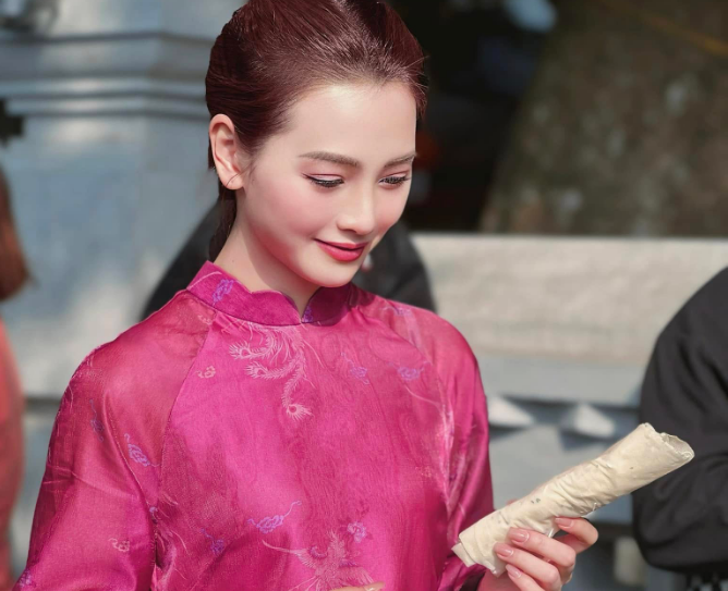 Huyền Trang cũng góp mặt trong một số bộ phim giờ vàng như: Mê cung, 11 tháng 5 ngày... 09987.png