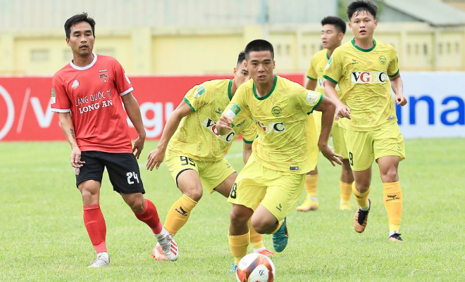 Sở hữu biệt danh “Siêu nhân”, Gia Huy được biết đến với tinh thần thi đấu bền bỉ, giàu năng lượng cùng khả năng sáng tạo ấn tượng ở khu vực tuyến giữa. 888888888888888888.png