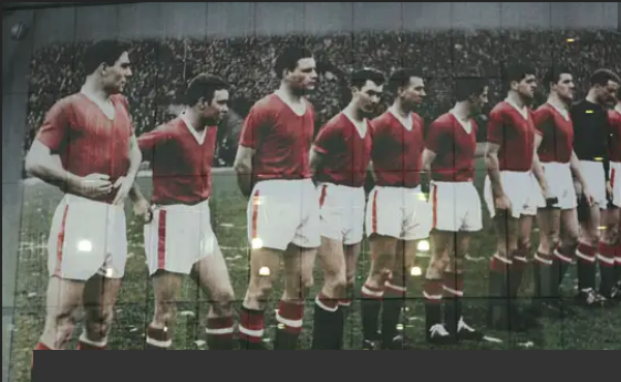 Kỷ nguyên Busby Babes (1945–1969) xây dựng đội hình trẻ “Busby Babes”. 9999999999999999999.png