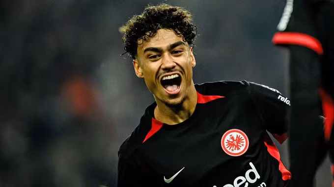 Trong khi đó, Man United cũng thể hiện rõ thiện chí muốn sở hữu Nathaniel Brown khi nhận thấy sự cần thiết của ngôi sao này ở hàng thủ. brown3.jpg