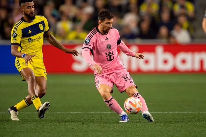 Messi hiện có được 892 bàn thắng cho mọi cấp độ đội tuyển sau hơn 20 năm thi đấu chuyên nghiệp. messi-mls1.jpg
