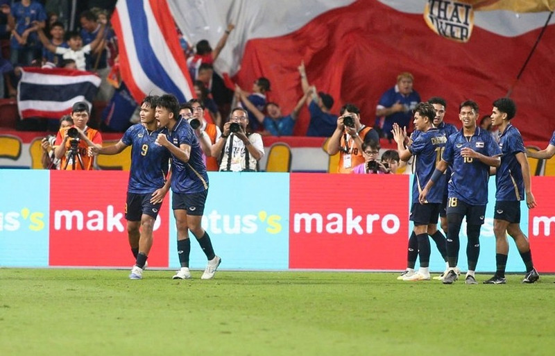 Ở trận đấu này, U22 Thái Lan đã chơi rất hay trong hiệp một và dẫn trước 2-0 nhờ các bàn thắng rất đẹp mắt của Yotsakorn Burapha và Seksan Ratri. u22-viet-nam-vs-u22-tha-lan-1-3225.jpg