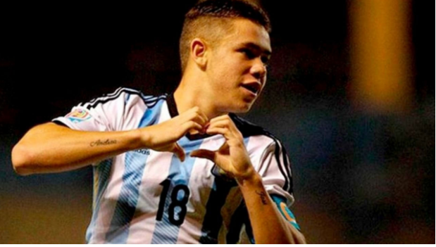 HLV Scaloni vừa triệu tập thêm 2 cầu thủ trẻ Gianluca Prestianni và Joaquín Panichelli vào danh sách đội tuyển quốc gia Argentina chuẩn bị cho trận đấu với Angola. 7777666.png