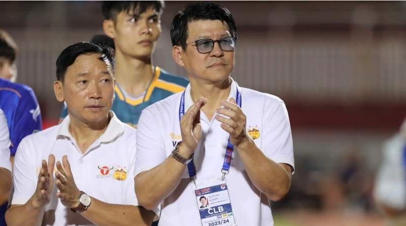 Được biết, ông Nguyễn Đức Thụy đã trao đổi với Chủ tịch CLB Hoàng Anh Gia Lai Đoàn Nguyên Đức về phương án hỗ trợ nhân sự của đội bóng. 000000999999999999.png