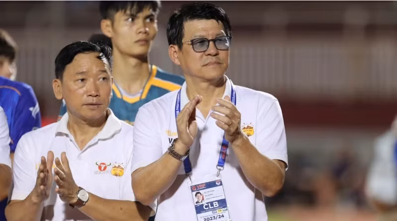 Được biết, ông Nguyễn Đức Thụy đã trao đổi với Chủ tịch CLB Hoàng Anh Gia Lai Đoàn Nguyên Đức về phương án hỗ trợ nhân sự của đội bóng. 000000999999999999.png