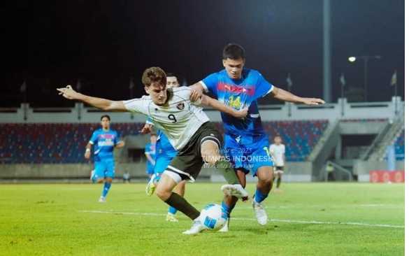 Trận thua sốc của đương kim vô địch U22 Indonesia bất ngờ mang tới lợi thế cho 2 đại diện của bảng B là U22 Việt Nam và U22 Malaysia. 999999999999999.png