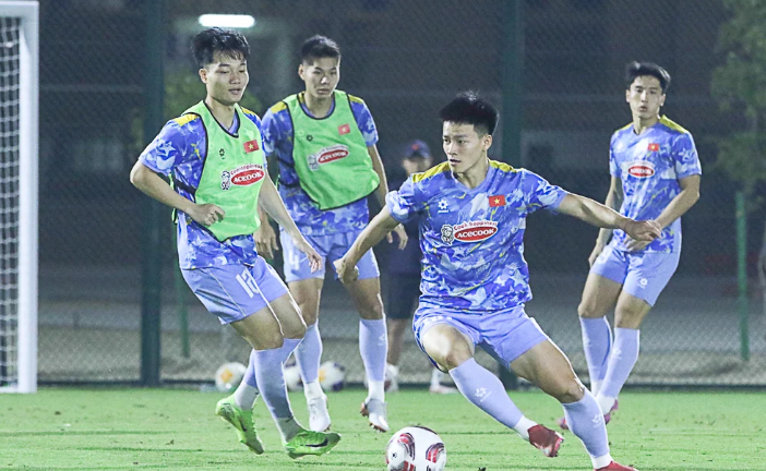 Các đội cùng bảng sẽ thi đấu vòng tròn 1 lượt tính điểm để chọn ra 2 đội dẫn đầu mỗi bảng giành vé vào thi đấu ở vòng tứ kết. 999999999999999.png