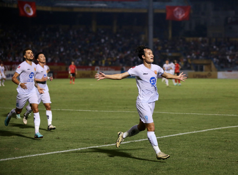 Dự kiến, Văn Toàn sẽ phải ngồi ngoài ít nhất 3 tháng nữa trước khi trở lại thi đấu chuyên nghiệp. van-toan-20240504213651.jpg