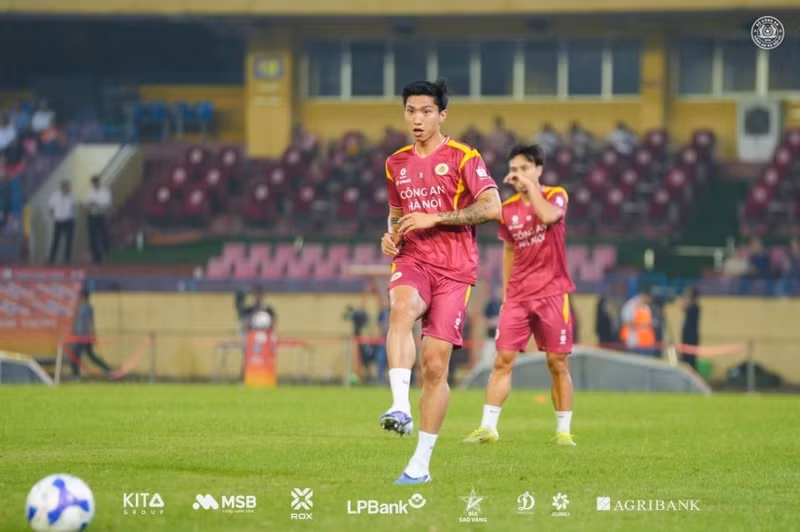 Bước ngoặt diễn ra ở phút 39, khi Văn Hậu phải nhận thẻ vàng sau pha phạm lỗi với đối phương và đã tích lũy đủ 3 thẻ vàng. 661668690-1023148203999220-5758492363220048444-n-69dc71066cac0.jpg