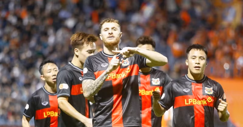 Ở cuộc đua vô địch Cúp quốc gia, nơi họ sẽ đấu knock-out vòng 1/8 với chủ nhà Hải Phòng vào tháng 11 tới. la-lung-tan-binh-ninh-binh-lam-mua-lam-gio-o-v-league-3-1930-8629.jpg