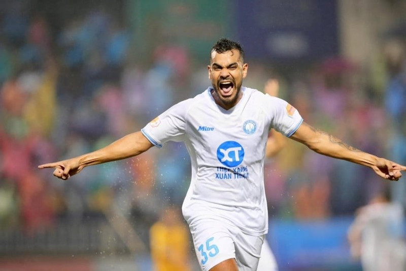 Với việc Thép xanh Nam Định tiến hành thử việc một ngoại binh mới, tương lai của tiền đạo Brenner đang trở nên vô cùng khó đoán. brenner-01-0745.jpg