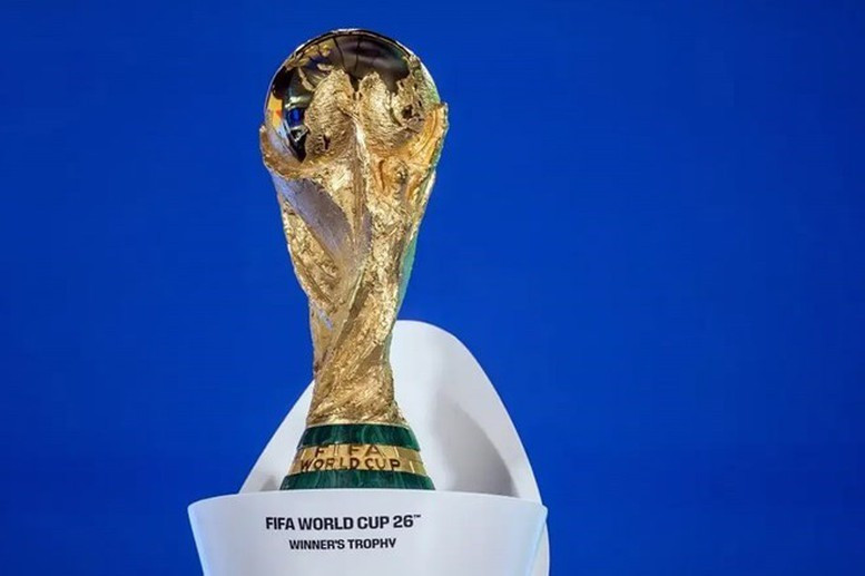 “FIFA luôn đặt phúc lợi của cầu thủ lên hàng đầu,” cơ quan quyền lực cao nhất bóng đá thế giới khẳng định. world-cup-2026-troph-17559233101911403216793.jpg