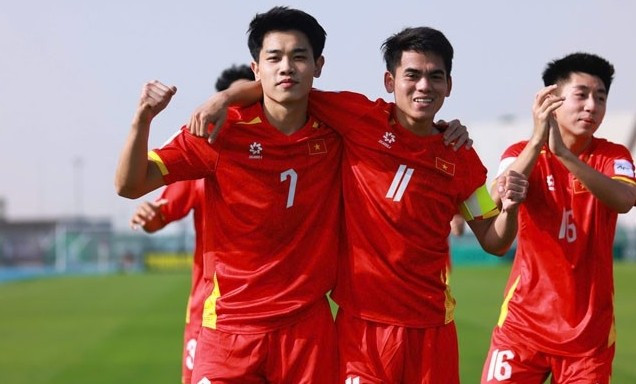 Sau khi có bàn mở tỷ số, Đình Bắc và các đồng đội thi đấu khá tự tin trước một U23 Jordan có thể hình cao to và tràn đầy sức mạnh. vcfbfgmghj-1767700995-777-width660height440.jpg