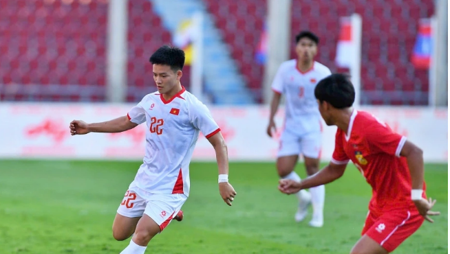 Đầu hiệp 2, U22 Việt Nam dồn lên tấn công. Đội liên tiếp có những tình huống phối hợp hai cánh nhưng vẫn chưa có thêm bàn thắng cho Đình Bắc và các đồng đội. 8888888888888888.png