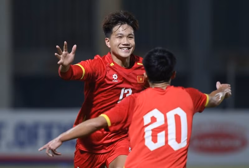 u17-viet-nam-vs-u17-malaysia-3-1610-1614.jpg