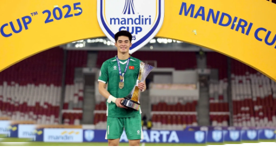 Trung Kiên từng cùng tuyển Việt Nam vô địch AFF Cup 2024 cùng U23 Việt Nam vô địch Đông Nam Á 2025 với phong độ hết sức ấn tượng. 000000000000000000000000000000000000000.png