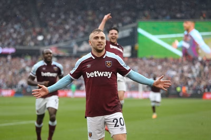 Loạt ngôi sao như Jarrod Bowen, Jean-Clair Todibo, Mateus Fernandes, Crysencio Summerville và Max Kilman đều đang nằm trong tầm ngắm của các đội bóng lớn của Anh. 1-jarrod-bowen-sap-duoc-goi-len-tuyen-anh-1653372773.jpg