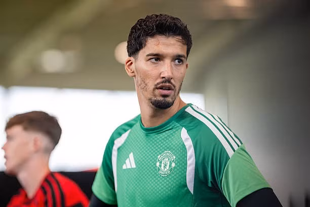 Manchester United dự kiến sẽ sớm hoàn tất việc đẩy Altay Bayindir đi ngay trong kỳ chuyển nhượng hè này. 20260730-223211-4mznm1zg.jpg