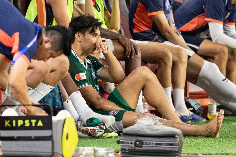 Tuy nhiên, diễn biến sau đó không như dự đoán ban đầu buộc cựu thủ môn của Hoàng Anh Gia Lai phải lên bàn phẫu thuật. efe73f129fc712994bd6.jpg