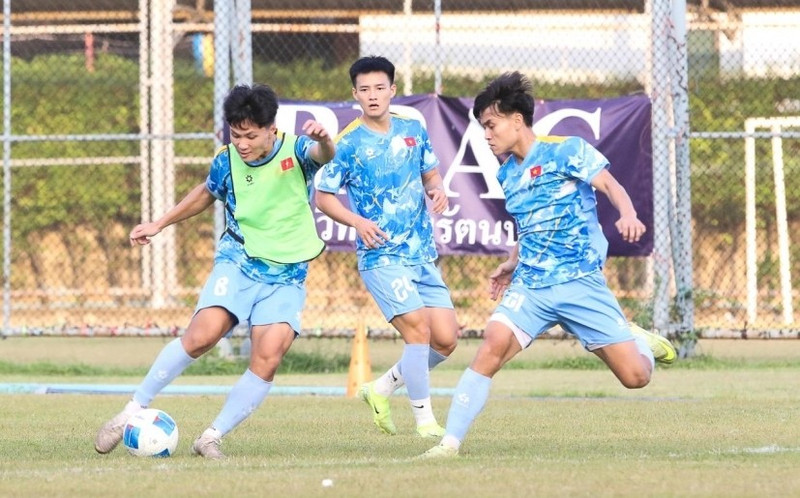Đây là lần đầu tiên tôi dự SEA Games. Kỳ vọng cá nhân của tôi là tập luyện và thi đấu tốt nhất khi ra sân. Mục tiêu chung của toàn đội là làm sao giành Huy chương vàng ở kỳ SEA Games này", Quốc Cường nói. 597671572-1184564767210768-9210985535847785672-n-6937fc1aaeec3.jpg