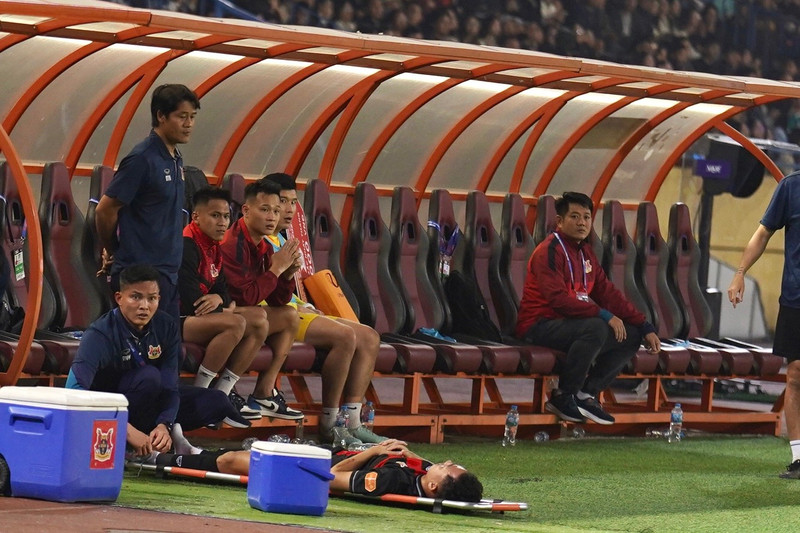 Kết quả kiểm tra ban đầu cho thấy cầu thủ thuộc biên chế Ninh Bình bị đứt dây chằng chéo trước. Thái Sơn sẽ phải phẫu thuật trong thời gian tới. thai-son-dinh-chan-thuong-ngay-trong-tran-ra-mat-clb-ninh-binh.jpg