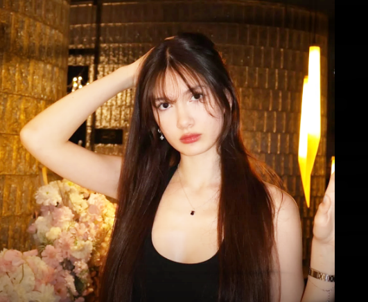 Đặng Thanh Giang sinh ra và lớn lên tại Nga. Sau khi anh cả Đặng Văn Lâm thi đấu thành công ở Việt Nam, Đặng Thanh Giang theo bố mẹ về Việt Nam sống cùng anh trai. 0998787.png