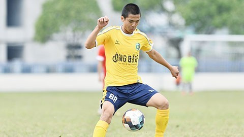 Tiền vệ Trần Gia Huy từng gây sốt khắp các mặt báo khi được tuyển vào học viện dù chỉ cao vỏn vẹn 1m26 lúc 10 tuổi, bị coi là "thần đồng còi xương" do suy dinh dưỡng. image-2.jpg