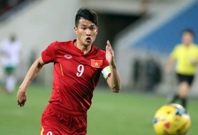 Tuy vậy, đây là 2 năm rực rỡ nhất về mặt thành tích cá nhân của Công Vinh khi giành giải Cầu thủ xuất sắc nhất V-League trong cả 2 năm, đồng thời đoạt danh hiệu Quả bóng vàng Việt Nam các năm 2006 và 2007. le-cong-vinh-bat-dau-su-nghiep-cua-minh-tai-song-lam-nghe-an.png