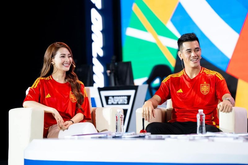 MC Huyền Trang được biết tới rộng rãi khi dẫn Bữa trưa vui vẻ trên VTV6 và sau đó dẫn hàng loạt chương trình giải trí trên VTV3 như: Cuộc hẹn cuối tuần, Khách sạn 5 sao, Cafe sáng.... mc-mu-tat-3.jpg