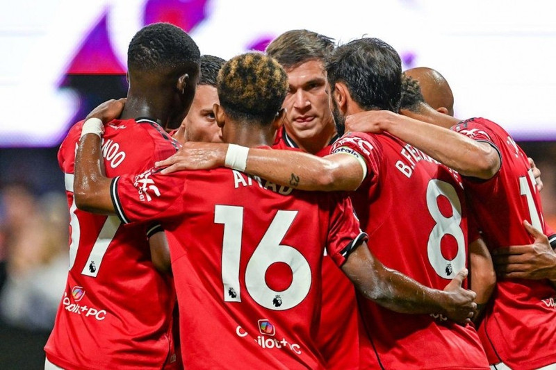 Theo công bố, quỹ lương của Man United trong quý I giảm còn 73,6 triệu bảng, xuất phát từ hai đợt cắt giảm nhân sự quy mô lớn và việc hạn chế chi trả các khoản thưởng. 01k24m0bq48cpyb9eh11-693d1c7117a67.jpg