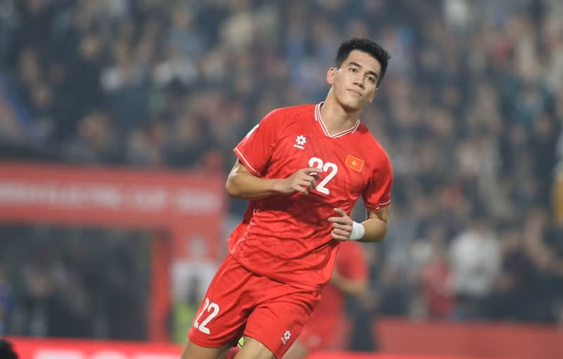 Dù vậy, Tiến Linh nói thêm: "Trong thời gian tới, CLB CA TPHCM sẽ bước vào giai đoạn cực kì quan trọng và Linh sẽ cần phải cải thiện phong độ để giúp CLB đi tới đích". image.jpg