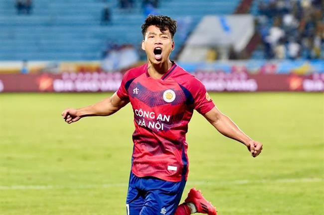 Văn Thanh cùng Công an Hà Nội vô địch V-League 1 năm 2023, đoạt Cúp Quốc gia 2024/25. nam-dinh-cahn-32-2910182650.jpg