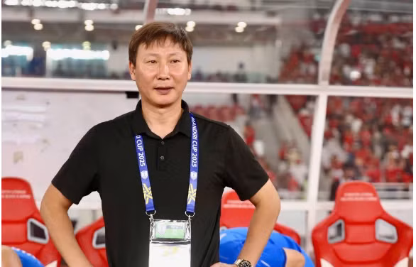 Bên cạnh tinh thần tập thể, công tác tổ chức chiến thuật, đặc biệt là ở các tình huống cố định, cũng được chú trọng. HLV Kim cho biết, Ban huấn luyện đã tập trung rèn kỹ khả năng kèm người, áp sát và bọc lót, giúp các cầu thủ đủ khắc chế được đối thủ. 888888888888877777777777777777777.png