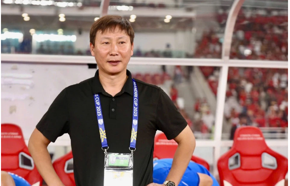 Bên cạnh tinh thần tập thể, công tác tổ chức chiến thuật, đặc biệt là ở các tình huống cố định, cũng được chú trọng. HLV Kim cho biết, Ban huấn luyện đã tập trung rèn kỹ khả năng kèm người, áp sát và bọc lót, giúp các cầu thủ đủ khắc chế được đối thủ. 888888888888877777777777777777777.png