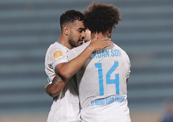 Theo đó, Thép Xanh Nam Định không đăng ký Nguyễn Xuân Son vào danh sách thi đấu giải châu lục. xuan-son-22.jpg