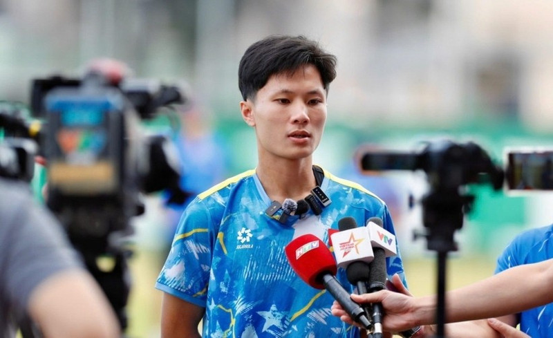 Chia sẻ với truyền thông trước buổi tập, tiền vệ Nguyễn Thái Quốc Cường cho biết: "Toàn đội đang có tinh thần tốt, quyết tâm hướng tới gặp U22 Malaysia. z7309039637470-f0b7261d0c905eb25283688de6b495b4-2048x1478-69380bbb85e6d.jpg